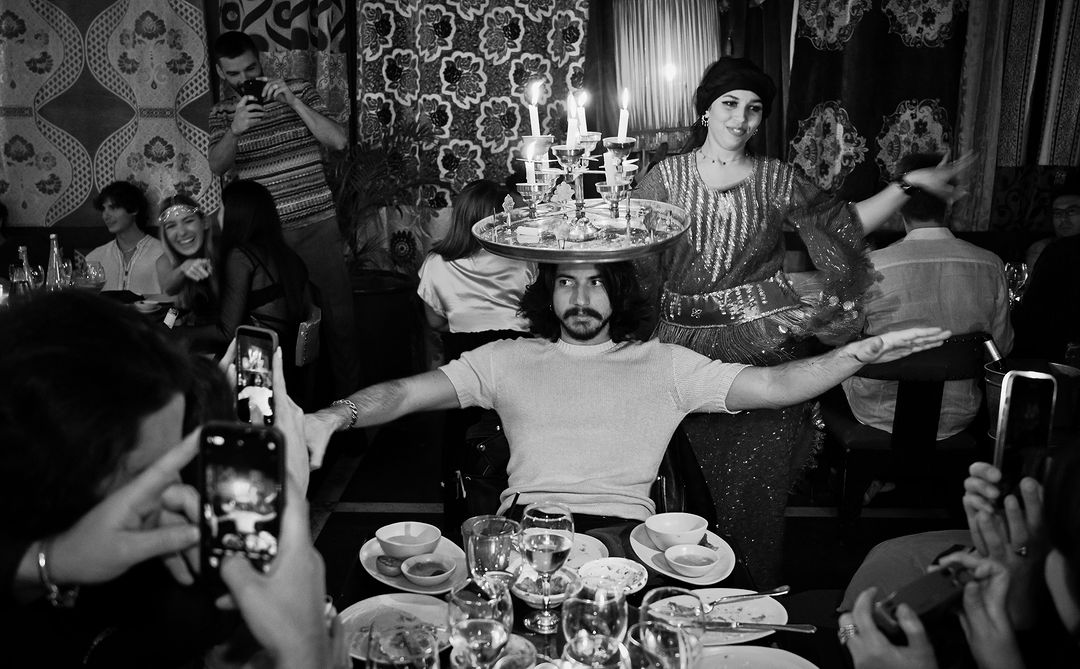 Dîner à l’Hivernage : comment choisir entre restaurant, spectacle et soirée musicale ?